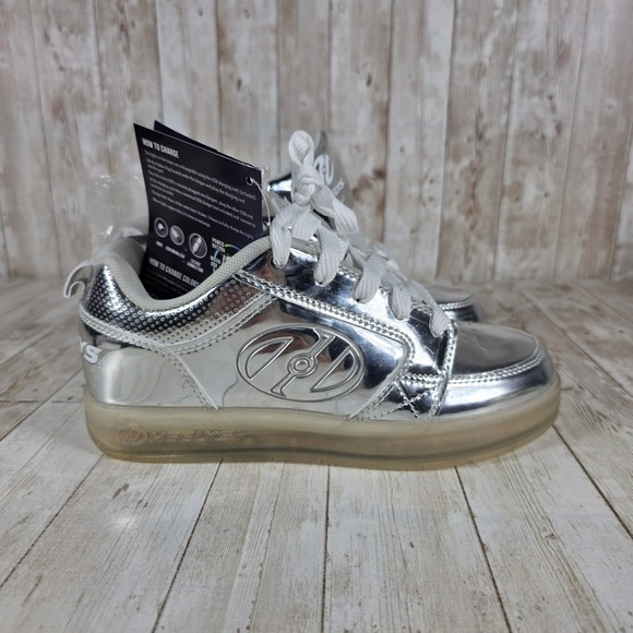 Heelys Premium 1 LO Light Up Roller Skate Shoes Youth Size 5 Silver - Picture 1 of 6